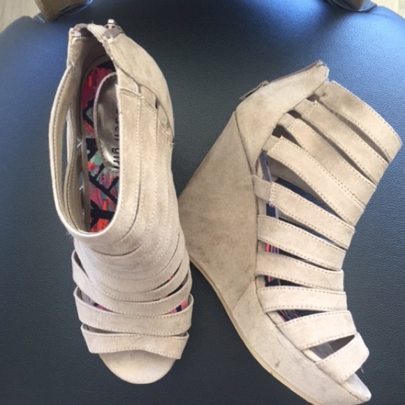 Steve Madden Girl Platforms - Picture 1 of 3